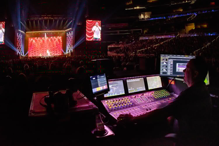 Scott Tydings at the Board, Photo Credit Waybe Camlin, Kevin Hart, Orlando, 9-16 -1